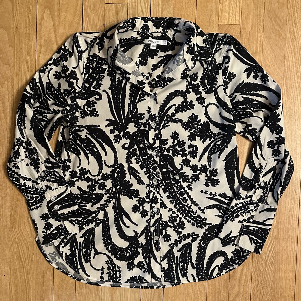 Chico’s Black White No Iron Long Sleeved Button Down Stretch Paisley Shirt, Sz 0